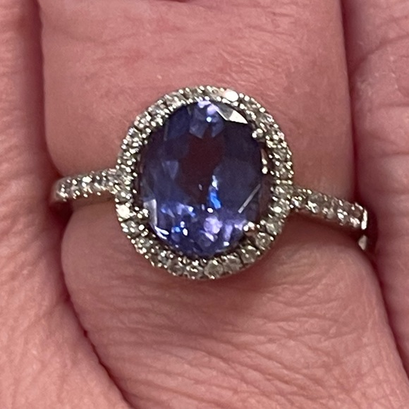 Tanzanite and diamond ring white gold size 7. - Picture 2 of 4